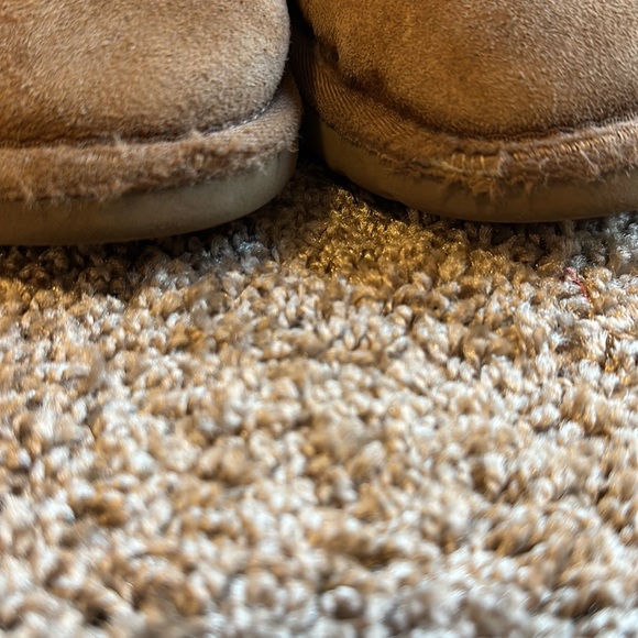 Girls Bailey button ugg short shearling boots size 11 camel color - Picture 5 of 5